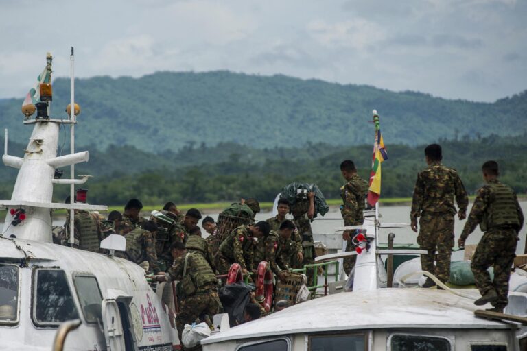 Burma Army deploys over 3,000 ship-borne troops across Maungdaw