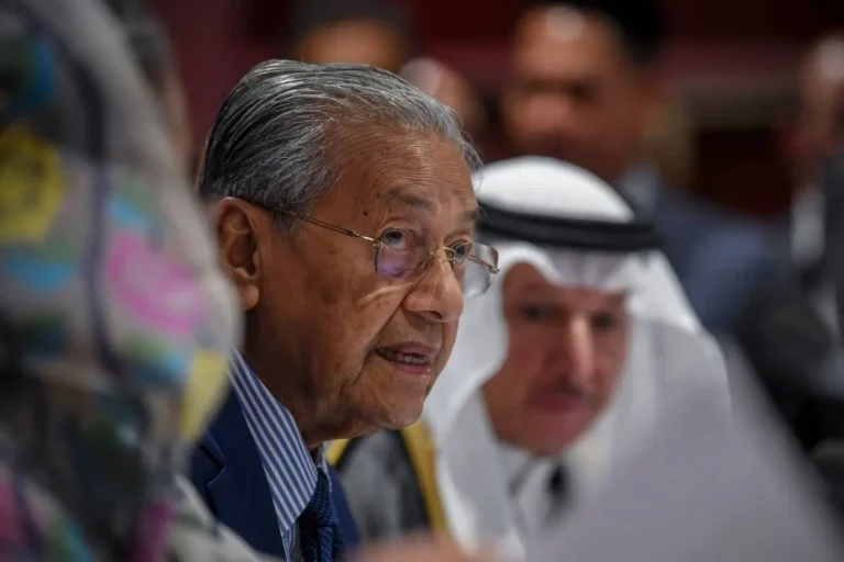 Mahathir Mohamad urges Myanmar to recognize Rohingya citizenship, calling it essential for lasting peace
